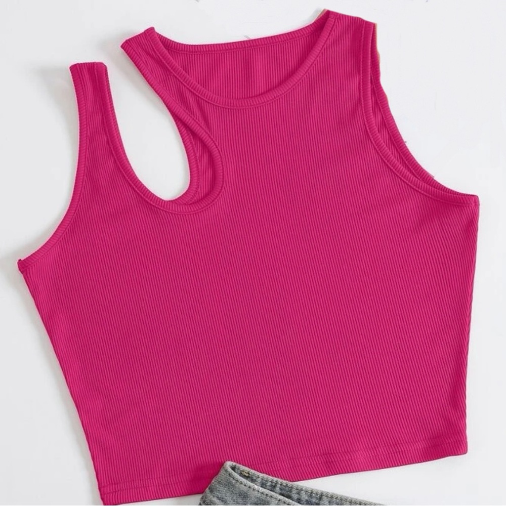 Cropped pink tank top